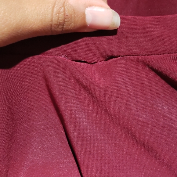 Large Under Armour burgundylong sleeve shirt. - Picture 3 of 3